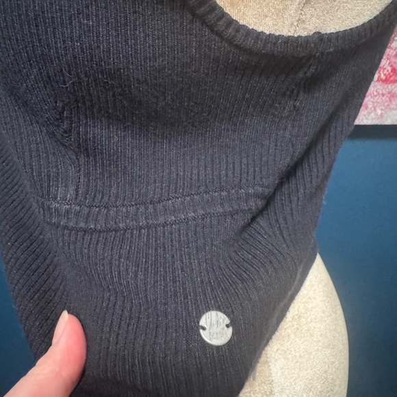 Roxy Black Ribbed Knit Crop Top XL 2 for $20 - Picture 4 of 5